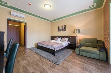 Фото номера Двухместный номер с 1 кроватью и балконом Отель Green Villa г. Гора 9